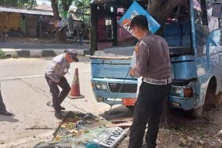 Bus Pelat Merah Tabrak Pohon di Serang, Sopir Tewas di Tempat - JPNN.com Banten
