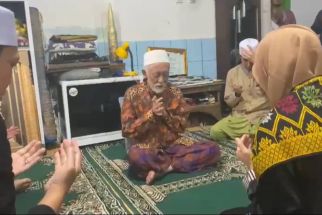 Di Depan Siti Atikoh, Abuya Muhtadi Doakan Ganjar-Mahfud Menang - JPNN.com Banten