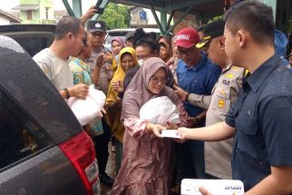 Sambut Ramadan, Kapolres Serang AKBP Candra Sasongko Bagikan Sembako - JPNN.com Banten
