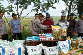 Petani Gagal Panen, Kapolres Serang Beri Bantuan - JPNN.com Banten