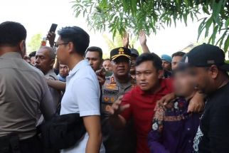 Sembunyi di Atap Rumah, Pimpinan Pesantren Cabul di Serang Nyaris Diamuk Warga - JPNN.com Banten