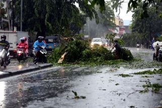 Cuaca Jawa Tengah: Hujan Es Disertai Petir Melanda Daerah Ini, Harap Hati-hati - JPNN.com Jateng