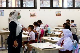 Disdik Kota Bandung Imbau Siswa dan Guru Tetap Memakai Masker Saat KBM - JPNN.com Jabar
