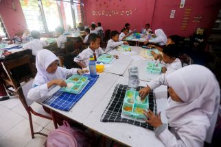 Makan Bergizi Gratis di Surabaya Sasar 3.151 Siswa di Sekolah pada Tahap Awal - JPNN.com Jatim