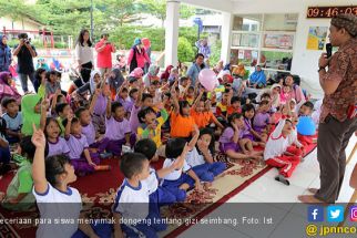 Hibur Anak-anak Yatim Piatu Korban Covid-19 Lewat Dongeng, Harris: Mereka Tak Boleh Tambah Sedih - JPNN.com Jatim