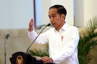 Jokowi Jamin Pertalite Tak Naik, Sentil BBM di Singapura Hingga Amerika - JPNN.com Bali