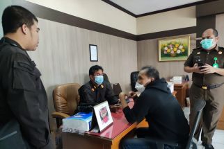 Buron 17 Tahun, Deni Gumelar Dibekuk Tim Kejati Jabar - JPNN.com Jabar