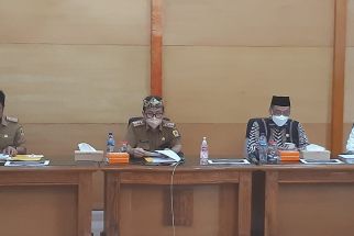 Bupati Imron Minta Tolong Kemenparekraf Membantu Tingkatkan Industri Ekonomi Kreatif - JPNN.com Jabar