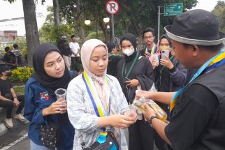 Ternyata Ini Makna Secuil Minyak Goreng di Gelas Plastik Pada Demo Cipayung Plus Bogor - JPNN.com Jabar