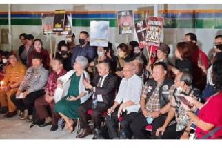 Masyarakat Peringati 40 Hari Kematian Brigadir J di TIM, Ada 4.000 Lilin Menyala - JPNN.com Jakarta