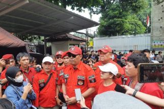 Puluhan Orang Datang ke Persidangan Ferdy Sambo, Ternyata Lakukan Ini, Salut - JPNN.com Jakarta