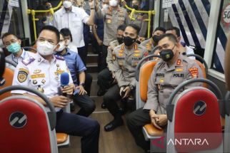 Polda Metro Dapat 10 Ribu Kartu Akses Gratis, Irjen Fadil Harap Polisi Gunakan TransJakarta - JPNN.com Jakarta