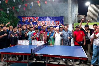 Peringati HUT ke-79 RI, PTM AKRAB dan Warga RW02 Cakung Timur Gelar Turnamen Tenis Meja  - JPNN.com Jakarta