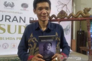 Buku Tentang Ibunda Jokowi Diluncurkan, Isinya... - JPNN.com Jateng