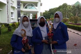 Membanggakan, 3 Siswi SMK Muhammadiyah 2 Muntilan Juara 3 OlympicAD Jateng - JPNN.com Jateng