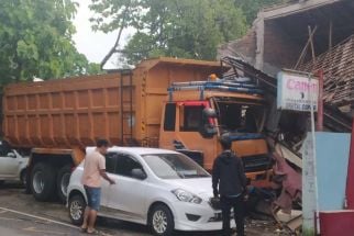 Detik-detik Kecelakaan Ambulans dan Truk di Pati, Siapa yang Salah? - JPNN.com Jateng