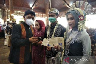 71 Pasangan Siri dari 5 Agama di Jepara Ikuti Nikah Massal Gratis, Lihat Wajah Gembira Mereka - JPNN.com Jateng