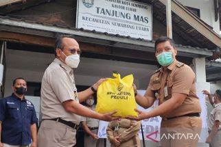 Warga Terdampak Banjir Rob Semarang-Demak Terima Bantuan Sembako - JPNN.com Jateng