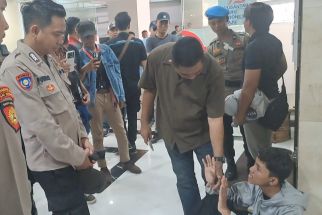 Polisi Amankan Satu Mahasiswa saat Demo Tuntut Lengserkan Jokowi & Tolak RUU Pilkada di Semarang - JPNN.com Jateng