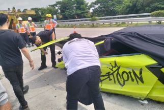 Lamborghini Tabrak Suzuki S-Presso di Tol Jombang-Mojokerto  - JPNN.com Jatim