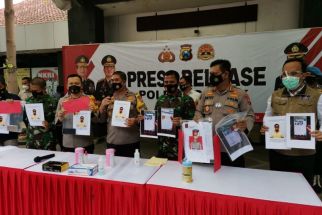 Polres Gresik Tangkap Pelaku Penyebar Hoaks Vaksinasi Tewaskan Kasdim 0817 - JPNN.com Jatim