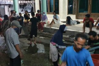 PDAM Surabaya Kena Sentil Anggota DPRD karena Bikin Kerumunan Warga - JPNN.com Jatim