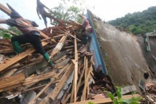 Tragedi Tanah Longsor di Nganjuk, Seorang Ibu Hamil Berhasil Ditemukan - JPNN.com Jatim