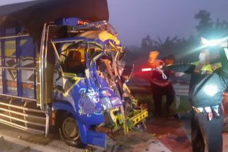 Truk Diesel Menabrak Bokong Tronton di Tol Ngawi-Solo, Satu Orang Tewas - JPNN.com Jatim