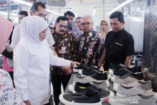 Khofifah Sebut Ekonomi Jawa Timur Mulai Pulih Berkat Kegiatan Ekspor - JPNN.com Jatim