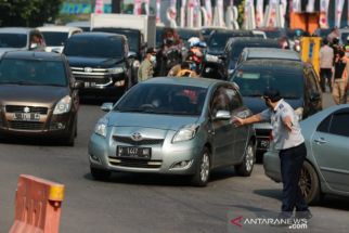 Ketahuan Mudik, Delapan Kendaraan di Surabaya Dipaksa Putar Balik - JPNN.com Jatim