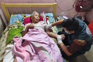 Kisah Sulasmi Sembuh dari Lumpuh Tujuh Tahun Usai Dirawat Homecare Peduli - JPNN.com Jatim