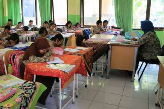 Pemkot Surabaya Siapkan Beasiswa untuk Siswa SMP Swasta dari Keluarga MBR - JPNN.com Jatim