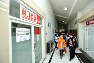 Ipuk Pantau Kondisi Layanan Rumah Sakit Rujukan Covid-19 di Banyuwangi selama PPKM darurat - JPNN.com Jatim
