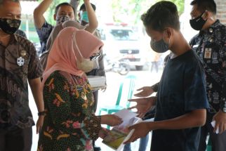 Pemkab Jombang Salurkan Bansos Tunai Lansia dan Anak Yatim Piatu - JPNN.com Jatim