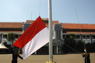 Masuki Agustus, Warga Surabaya Diimbau Kibarkan Bendera Merah Putih - JPNN.com Jatim