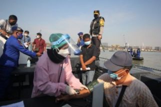 Sampai 17 Agustus Nanti, Ada Vaksinasi Nelayan Gresik di Atas Kapal - JPNN.com Jatim