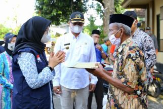 Bupati Ipuk Santuni Korban Insiden Kapal Karam di Alas Purwo Banyuwangi - JPNN.com Jatim