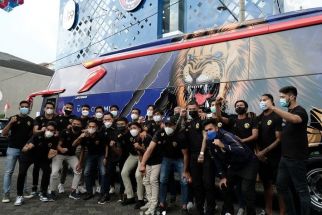 Lihat Mewahnya Fasilitas Mes dan Bus Kado Spesial Gilang Buat Arema FC - JPNN.com Jatim