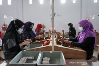 Tingkatkan Kinerja Petani Tembakau, Pemkab Lumajang Dukung Industri Rokok Legal - JPNN.com Jatim