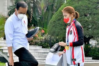 Di Kota Jatim ini Sneakers Istimewa Jokowi dari Greysia Polii itu Dibuat  - JPNN.com Jatim