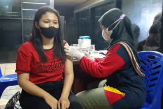 Masuk Daftar Tunggu, Pedagang 3 Pasar Surabaya Ini Akhirnya Terima Vaksin - JPNN.com Jatim