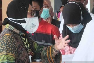 Mensos Risma Siapkan Rp 24 Miliar Untuk 10 Ribu Anak Yatim Korban COVID-19 - JPNN.com Jatim