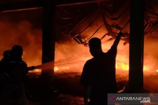 TPA Kota Probolinggo Terbakar, 5 Truk Sampah Habis Dilalap Api - JPNN.com Jatim