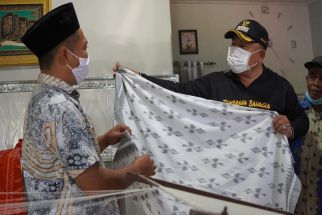 Bupati Tamba Terpana Tenun Khas Melayu Perajin Loloan Barat Negara - JPNN.com Bali