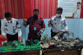 Temukan Sambungan Kabel Ilegal di Lapas Sidoarjo, Petugas: Berpotensi Timbulkan Kebakaran - JPNN.com Jatim