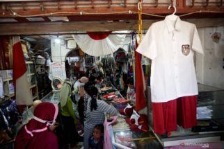 Sekolah di Surabaya Sebaiknya Turunkan Harga Seragam, Jangan Cari Untung - JPNN.com Jatim