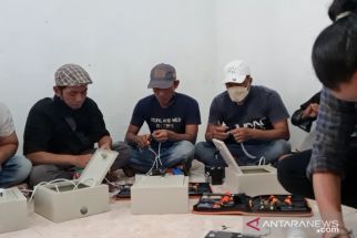 12 Panel Surya Rakitan Mahasiswa IT Telkom Terangi Lereng Gunung di Blitar - JPNN.com Jatim