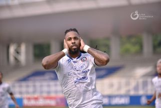 Pulang dari Portugal, Ada yang Lebih dari Bomber Arema FC Carlos Fortes - JPNN.com Jatim