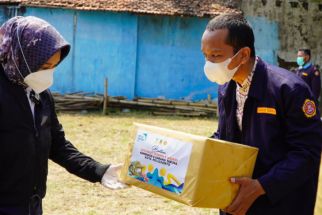 Pemkot Mojokerto Gandeng Karang Taruna Bagikan Ribuan Vitamin dan Masker ke Warga - JPNN.com Jatim