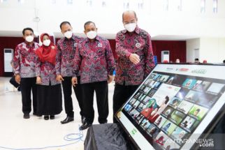 UM Surabaya Kenalkan Kampus ke Maba Lewat Film Squid Game, Rektor: Bebas dari Perpeloncoan - JPNN.com Jatim